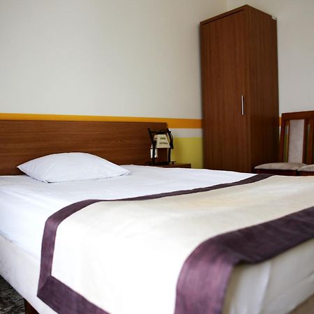Hotel Folklor Międzyrzec Podlaski Zimmer foto